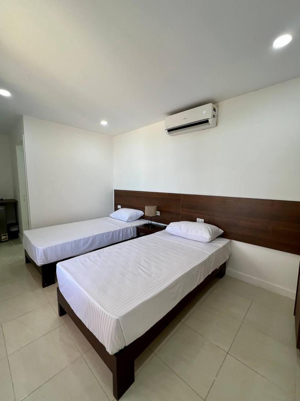 Serafy City Center Hostel And Pool For Foreigners Adults Only الغردقة الغرفة الصورة